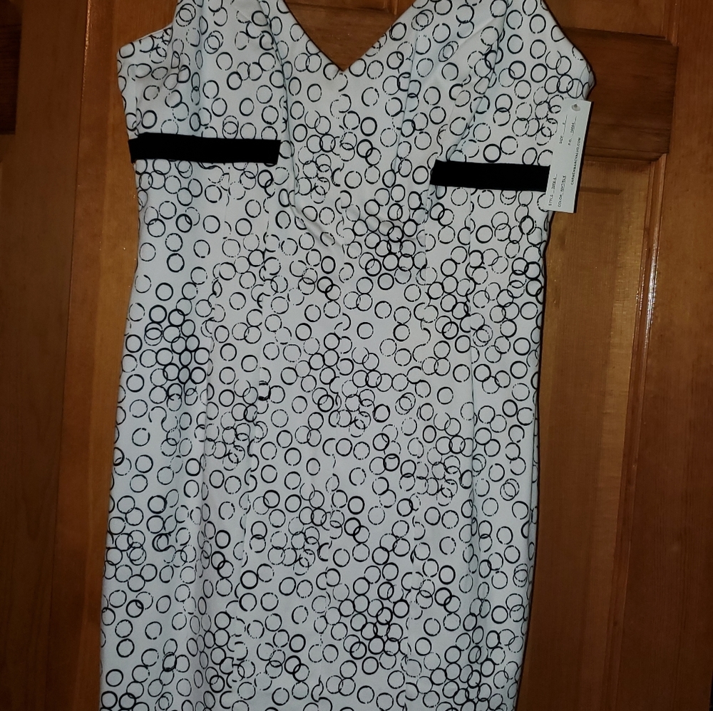 Dress - Picture 8 of 8